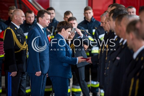  01.09.2017 GDANSK<br />SPOTKANIE BEATY SZYDLO ZE STRAZAKAMI I POLICJANTAMI BIORACYMI UDZIAL W USUWANIU SKUTKOW NAWALNIC W WOJEWODZTWIE POMORSKIM<br />N/Z LESZEK SUSKI MARIUSZ BLASZCZAK BEATA SZYDLO<br /> 