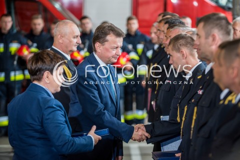  01.09.2017 GDANSK<br />SPOTKANIE BEATY SZYDLO ZE STRAZAKAMI I POLICJANTAMI BIORACYMI UDZIAL W USUWANIU SKUTKOW NAWALNIC W WOJEWODZTWIE POMORSKIM<br />N/Z BEATA SZYDLO LESZEK SUSKI MARIUSZ BLASZCZAK<br /> 