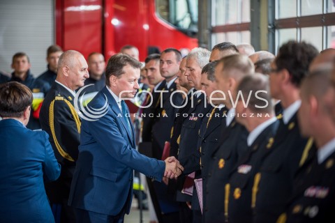  01.09.2017 GDANSK<br />SPOTKANIE BEATY SZYDLO ZE STRAZAKAMI I POLICJANTAMI BIORACYMI UDZIAL W USUWANIU SKUTKOW NAWALNIC W WOJEWODZTWIE POMORSKIM<br />N/Z MARIUSZ BLASZCZAK<br /> 