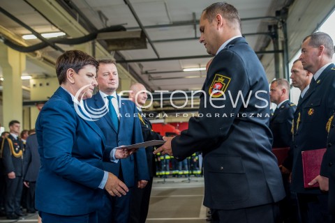  01.09.2017 GDANSK<br />SPOTKANIE BEATY SZYDLO ZE STRAZAKAMI I POLICJANTAMI BIORACYMI UDZIAL W USUWANIU SKUTKOW NAWALNIC W WOJEWODZTWIE POMORSKIM<br />N/Z BEATA SZYDLO MARIUSZ BLASZCZAK<br /> 