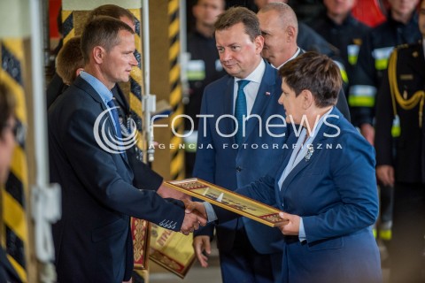  01.09.2017 GDANSK<br />SPOTKANIE BEATY SZYDLO ZE STRAZAKAMI I POLICJANTAMI BIORACYMI UDZIAL W USUWANIU SKUTKOW NAWALNIC W WOJEWODZTWIE POMORSKIM<br />N/Z MARIUSZ BLASZCZAK BEATA SZYDLO<br /> 