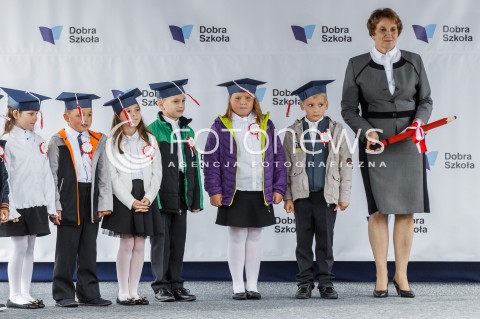  04.09.2017 DOBRZECHOW (WOJ. PODKARPACKIE)<br />OGOLNOPOLSKA INAUGURACJA ROKU SZKOLNEGO 2017/2018 Z UDZIALEM PREMIER BEATY SZYDLO W CENTRUM KSZTALCENIA PRAKTYCZNEGO W DOBRZECHOWIE<br />N/Z DZIECI NAUCZYCIELE PASOWANIE NA UCZNIA UCZNIOWIE SZKOLA EDUKACJA NAUCZYCIEL NAUCZYCIELKA<br /> 