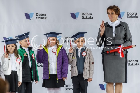  04.09.2017 DOBRZECHOW (WOJ. PODKARPACKIE)<br />OGOLNOPOLSKA INAUGURACJA ROKU SZKOLNEGO 2017/2018 Z UDZIALEM PREMIER BEATY SZYDLO W CENTRUM KSZTALCENIA PRAKTYCZNEGO W DOBRZECHOWIE<br />N/Z DZIECI NAUCZYCIELE PASOWANIE NA UCZNIA UCZNIOWIE SZKOLA EDUKACJA NAUCZYCIEL NAUCZYCIELKA<br /> 