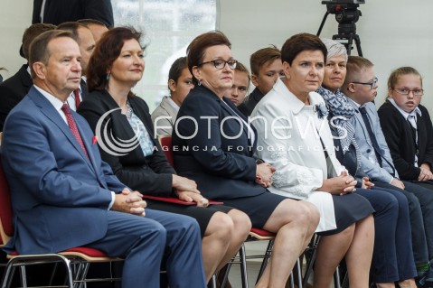  04.09.2017 DOBRZECHOW (WOJ. PODKARPACKIE)<br />OGOLNOPOLSKA INAUGURACJA ROKU SZKOLNEGO 2017/2018 Z UDZIALEM PREMIER BEATY SZYDLO W CENTRUM KSZTALCENIA PRAKTYCZNEGO W DOBRZECHOWIE<br />N/Z WLADYSLAW ORTYL EWA LENIART ANNA ZALEWSKA PREMIER BEATA SZYDLO<br /> 