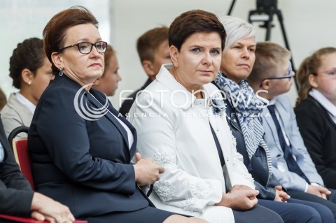  04.09.2017 DOBRZECHOW (WOJ. PODKARPACKIE)<br />OGOLNOPOLSKA INAUGURACJA ROKU SZKOLNEGO 2017/2018 Z UDZIALEM PREMIER BEATY SZYDLO W CENTRUM KSZTALCENIA PRAKTYCZNEGO W DOBRZECHOWIE<br />N/Z ANNA ZALEWSKA PREMIER BEATA SZYDLO<br /> 