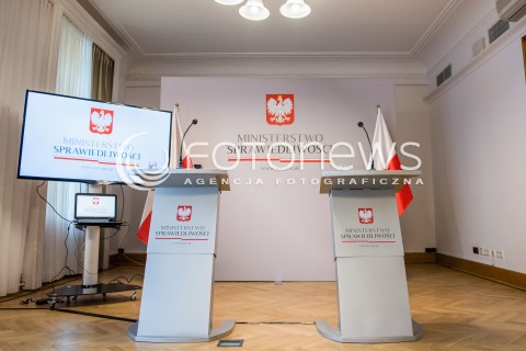  07.09.2017 WARSZAWA<br />KONFERENCJA PRASOWA MINISTRA SPRAWIEDLIWOSCI<br />N/Z LOGO NAPIS MINISTERSTWO SPRAWIDLIWOSCI<br /> 