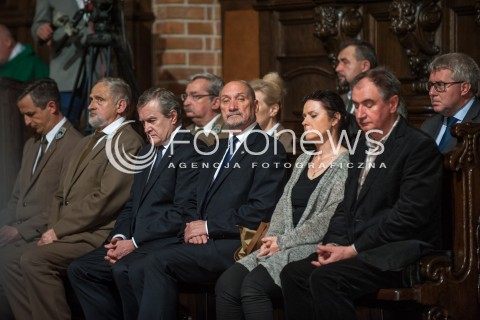  10.09.2017 WARSZAWA<br />MIESIECZNICA SMOLENSKA<br />N/Z PIOTR GLINSKI ANTONI MACIEREWICZ RYSZARD CZARNECKI<br /> 