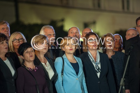 10.09.2017 WARSZAWA<br />MIESIECZNICA SMOLENSKA<br />N/Z BEATA MAZUREK RYSZARD TERLECKI ANTONI MACIEREWICZ<br /> 