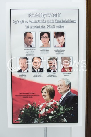  12.09.2017 WARSZAWA<br />POSIEDZENIE SEJMU RP <br />N/Z TABLICA UPAMIETNIAJACA OFIARY KATASTROFY SMOLENSKIEJ W SEJMIE<br /> 