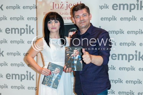  12.09.2017 WARSZAWA<br />PROMOCJA KSIAZKI ZENONA MARTYNIUKA ZYCIE TO SA CHWILE<br />N/Z ZENON MARTYNIUK MARTYNA ROKITA<br /> 