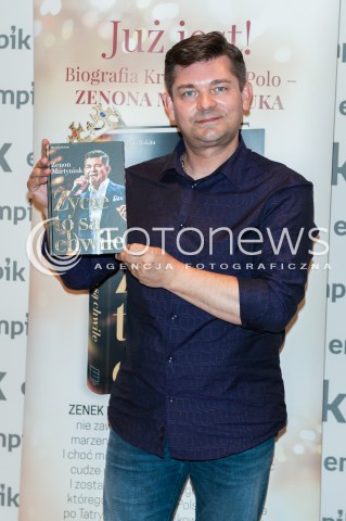  12.09.2017 WARSZAWA<br />PROMOCJA KSIAZKI ZENONA MARTYNIUKA ZYCIE TO SA CHWILE<br />N/Z ZENON MARTYNIUK<br /> 