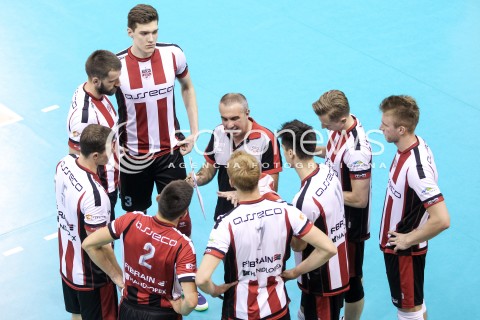  14.09.2017 KROSNO  <br />X MIEDZYNARODOWY TURNIEJ O PUCHAR PREZYDENTA MIASTA KROSNA<br />MECZ ASSECO RESOVIA - LOKOMOTIV CHARKOW <br />N/Z ROBERTO SERNIOTTI - I TRENER ( HEAD COACH ) BARTLOMIEJ LEMANSKI MARCIN MOZDZONEK <br /> 