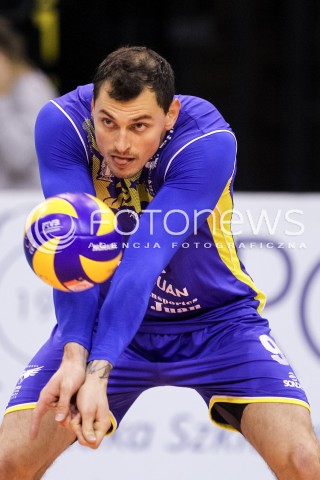  16.09.2017 KROSNO  <br />X MIEDZYNARODOWY TURNIEJ O PUCHAR PREZYDENTA MIASTA KROSNA<br />MECZ ASSECO RESOVIA - UPCAN SAN JUAN VOLLEY CLUB ARGENTYNA<br />N/Z ZBIGNIEW BARTMAN SYLWETKA <br /> 