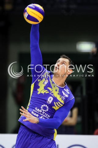  16.09.2017 KROSNO  <br />X MIEDZYNARODOWY TURNIEJ O PUCHAR PREZYDENTA MIASTA KROSNA<br />MECZ ASSECO RESOVIA - UPCAN SAN JUAN VOLLEY CLUB ARGENTYNA<br />N/Z ZBIGNIEW BARTMAN SYLWETKA <br /> 