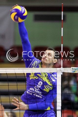  16.09.2017 KROSNO  <br />X MIEDZYNARODOWY TURNIEJ O PUCHAR PREZYDENTA MIASTA KROSNA<br />MECZ ASSECO RESOVIA - UPCAN SAN JUAN VOLLEY CLUB ARGENTYNA<br />N/Z ZBIGNIEW BARTMAN SYLWETKA ATAK <br /> 