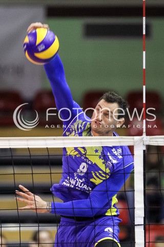  16.09.2017 KROSNO  <br />X MIEDZYNARODOWY TURNIEJ O PUCHAR PREZYDENTA MIASTA KROSNA<br />MECZ ASSECO RESOVIA - UPCAN SAN JUAN VOLLEY CLUB ARGENTYNA<br />N/Z ZBIGNIEW BARTMAN SYLWETKA ATAK <br /> 