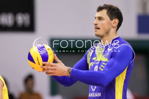  16.09.2017 KROSNO  <br />X MIEDZYNARODOWY TURNIEJ O PUCHAR PREZYDENTA MIASTA KROSNA<br />MECZ ASSECO RESOVIA - UPCAN SAN JUAN VOLLEY CLUB ARGENTYNA<br />N/Z ZBIGNIEW BARTMAN SYLWETKA <br /> 