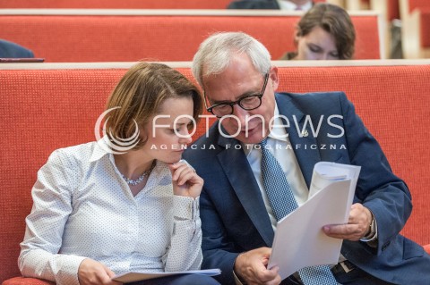  18.09.2017 WARSZAWA<br />KONFERENCJA JAK ROZWIAZAC PROBLEM SMOGU<br />N/Z KAZIMIERZ SMOLINSKI JADWIGA EMILEWICZ<br /> 