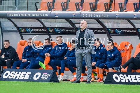  23.09.2017 NIECIECZA <br />PILKA NOZNA - EKSTRAKLASA SEZON 2017/2018<br />MECZ BRUK-BET TERMALICA NIECIECZA - LECHIA GDANSK<br />N/Z MACIEJ BARTOSZEK<br /> 
