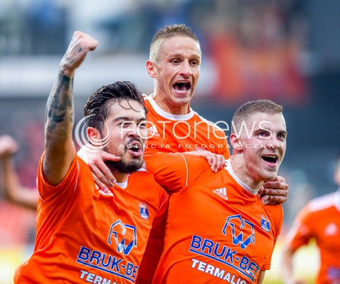  23.09.2017 NIECIECZA <br />PILKA NOZNA - EKSTRAKLASA SEZON 2017/2018<br />MECZ BRUK-BET TERMALICA NIECIECZA - LECHIA GDANSK<br />N/Z GABRIEL IANCU VLADISLAVS GUTKOVSKIS RZUT KARNY RADOSC BRAMKA GOL NA 2:1<br /> 