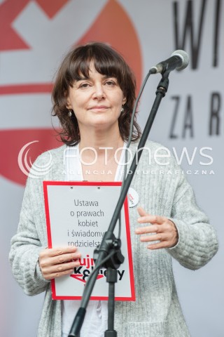  24.09.2017 WARSZAWA<br />DEMONSTRACJA DOSC UPOKARZANIA POLEK<br />N/Z KAZIMIERA SZCZUKA<br /> 