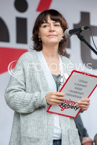  24.09.2017 WARSZAWA<br />DEMONSTRACJA DOSC UPOKARZANIA POLEK<br />N/Z KAZIMIERA SZCZUKA<br /> 