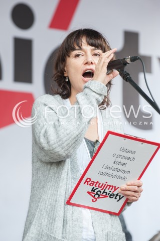  24.09.2017 WARSZAWA<br />DEMONSTRACJA DOSC UPOKARZANIA POLEK<br />N/Z KAZIMIERA SZCZUKA<br /> 