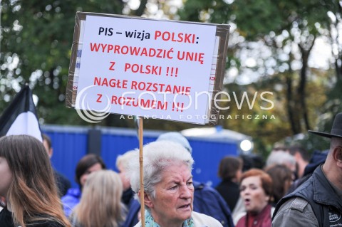  24.09.2017 WARSZAWA <br />DEMONSTRACJA DOSC UPOKARZANIA POLEK<br />N/Z TRANSPARENT<br /> 