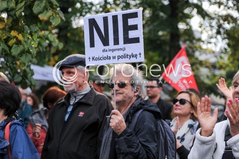  24.09.2017 WARSZAWA <br />DEMONSTRACJA DOSC UPOKARZANIA POLEK<br />N/Z TRANSPARENT<br /> 