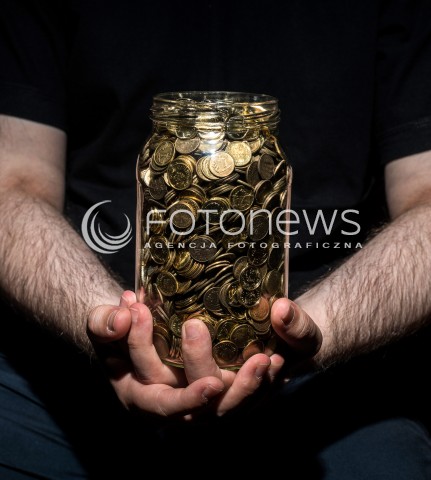  26.09.2017 WARSZAWA<br />OSZCZEDZANIE<br />N/Z SLOIK Z MONETAMI<br /> 