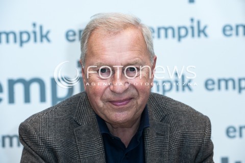  26.09.2017 WARSZAWA EMPIK<br />SPOTKANIE Z JERZYM STUHREM<br />N/Z JERZY STUHR<br /> 