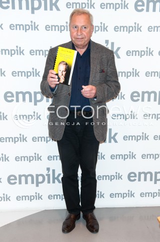  26.09.2017 WARSZAWA EMPIK<br />SPOTKANIE Z JERZYM STUHREM<br />N/Z JERZY STUHR<br /> 