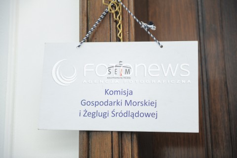  27.09.2016 WARSZAWA<br />POSIEDZENIE SEJMU RP <br />N/Z NAPIS TABLICZKA KOMISJA GOSPODARKI MORSKIEJ I ZEGLUGI SRODLADOWEJ<br /> 