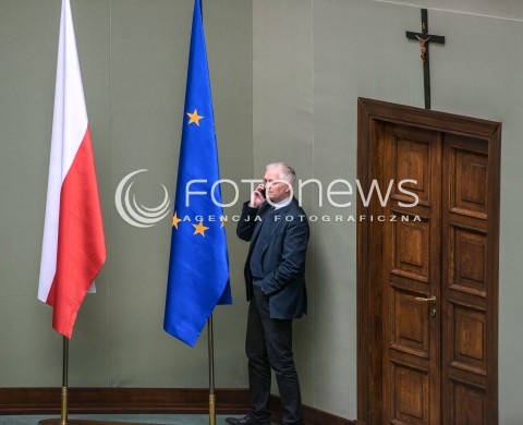  29.09.2017 WARSZAWA SEJM<br />POSIEDZENIE SEJMU<br />N/Z JAROSLAW GOWIN FLAGA UNII EUROPEJSKIEJ UE UNIA EUROPEJSKA KRZYZ<br /> 