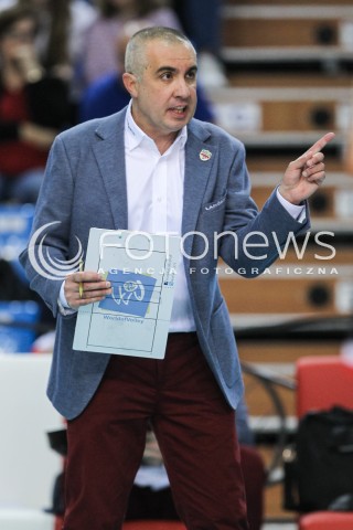  30.09.2017 RZESZOW<br />SIATKOWKA PLUSLIGA 2017/2018 MEN VOLLEYBALL POLAND POLISH PLUS LIGA LEAGUE SEASON 2017/2018<br />MECZ ASSECO RESOVIA RZESZOW - DAFI SPOLEM KIELCE <br />N/Z ROBERTO SERNIOTTI - I TRENER ( HEAD COACH ) SYLWETKA EMOCJE<br /> 