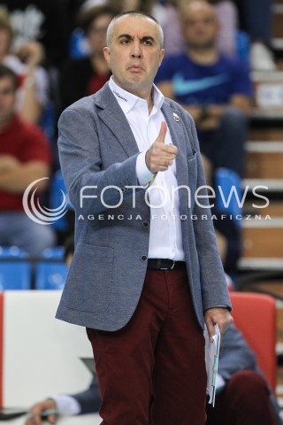  30.09.2017 RZESZOW<br />SIATKOWKA PLUSLIGA 2017/2018 MEN VOLLEYBALL POLAND POLISH PLUS LIGA LEAGUE SEASON 2017/2018<br />MECZ ASSECO RESOVIA RZESZOW - DAFI SPOLEM KIELCE <br />N/Z ROBERTO SERNIOTTI - I TRENER ( HEAD COACH ) SYLWETKA <br /> 