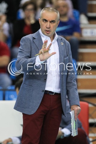 30.09.2017 RZESZOW<br />SIATKOWKA PLUSLIGA 2017/2018 MEN VOLLEYBALL POLAND POLISH PLUS LIGA LEAGUE SEASON 2017/2018<br />MECZ ASSECO RESOVIA RZESZOW - DAFI SPOLEM KIELCE <br />N/Z ROBERTO SERNIOTTI - I TRENER ( HEAD COACH ) SYLWETKA <br /> 