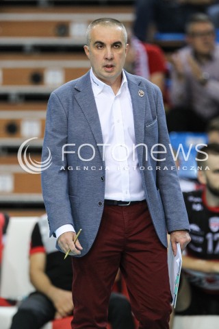  30.09.2017 RZESZOW<br />SIATKOWKA PLUSLIGA 2017/2018 MEN VOLLEYBALL POLAND POLISH PLUS LIGA LEAGUE SEASON 2017/2018<br />MECZ ASSECO RESOVIA RZESZOW - DAFI SPOLEM KIELCE <br />N/Z ROBERTO SERNIOTTI - I TRENER ( HEAD COACH ) SYLWETKA <br /> 