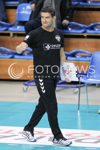  06.10.2017 RZESZOW <br />SIATKOWKA KOBIET SEZON 2017/2018 <br />V MIEDZYNARODOWY TURNIEJ O PUCHAR FIRMY DEVELOPRES<br />MECZ DEVELOPRES SKYRES RZESZOW - POLSKI CUKIER MUSZYNIANKA MUSZYNA<br />N/Z LORENZO MICELLI TRENER SYLWETKA <br /> 