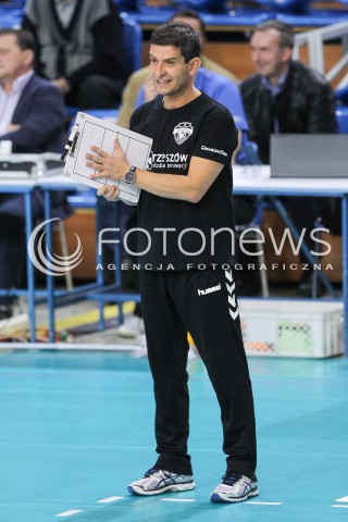  06.10.2017 RZESZOW <br />SIATKOWKA KOBIET SEZON 2017/2018 <br />V MIEDZYNARODOWY TURNIEJ O PUCHAR FIRMY DEVELOPRES<br />MECZ DEVELOPRES SKYRES RZESZOW - POLSKI CUKIER MUSZYNIANKA MUSZYNA<br />N/Z LORENZO MICELLI TRENER SYLWETKA <br /> 