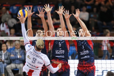  07.10.2017 RZESZOW<br />SIATKOWKA PLUSLIGA 2017/2018 MEN VOLLEYBALL POLAND POLISH PLUS LIGA LEAGUE SEASON 2017/2018<br />MECZ ASSECO RESOVIA RZESZOW - ZAKSA KEDZIERZYN KOZLE <br />N/Z MAURICE TORRES LUKASZ WISNIEWSKI RAFAL BUSZEK BLOK <br /> 