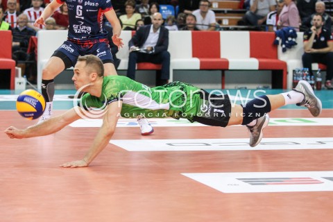  07.10.2017 RZESZOW<br />SIATKOWKA PLUSLIGA 2017/2018 MEN VOLLEYBALL POLAND POLISH PLUS LIGA LEAGUE SEASON 2017/2018<br />MECZ ASSECO RESOVIA RZESZOW - ZAKSA KEDZIERZYN KOZLE <br />N/Z PAWEL ZATORSKI SYLWETKA OBRONA <br /> 