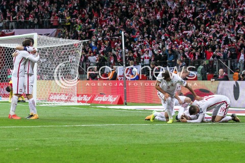  08.10.2017 WARSZAWA STADION NARODOWY <br />
PILKA NOZNA REPREZENTACJA KWALIFIKACJE DO MISTRZOSTW SWIATA ROSJA 2018<br />
Football European Qualifiers Fifa World Cup Russia 2018<br />
MECZ POLSKA - CZARNOGORA ( Poland - Montenegro )<br />
N/Z RADOSC WYGRANA AWANS ROBERT LEWANDOWSKI GRZEGORZ KRYCHOWIAK JAKUB BLASZCZYKOWSKI PIOTR ZIELINSKI BARTOSZ BERESZYNSKI <br />
 