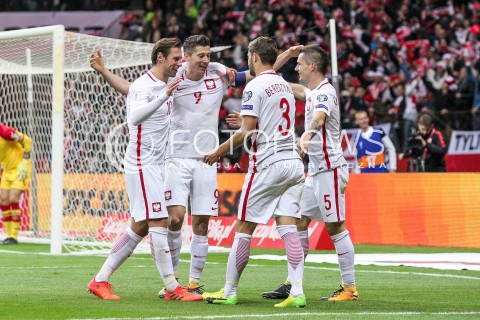  08.10.2017 WARSZAWA STADION NARODOWY <br />
PILKA NOZNA REPREZENTACJA KWALIFIKACJE DO MISTRZOSTW SWIATA ROSJA 2018<br />
Football European Qualifiers Fifa World Cup Russia 2018<br />
MECZ POLSKA - CZARNOGORA ( Poland - Montenegro )<br />
N/Z ROBERT LEWANDOWSKI GRZEGORZ KRYCHOWIAK KRZYSZTOF MACZYNSKI BARTOSZ BERESZYNSKI AWANS RADOSC EMOCJE WYGRANA ZWYCIESTWO<br />
 
