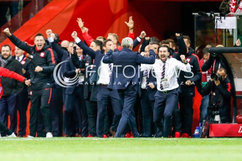  08.10.2017 WARSZAWA STADION NARODOWY <br />
PILKA NOZNA REPREZENTACJA KWALIFIKACJE DO MISTRZOSTW SWIATA ROSJA 2018<br />
Football European Qualifiers Fifa World Cup Russia 2018<br />
MECZ POLSKA - CZARNOGORA ( Poland - Montenegro )<br />
N/Z TOMASZ IWAN ADAM NAWALKA - I TRENER ( HEAD COACH ) AWANS WYGRANA ZWYCIESTWO<br />
 