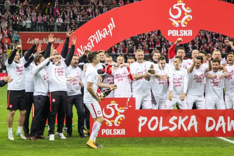  08.10.2017 WARSZAWA STADION NARODOWY <br />
PILKA NOZNA REPREZENTACJA KWALIFIKACJE DO MISTRZOSTW SWIATA ROSJA 2018<br />
Football European Qualifiers Fifa World Cup Russia 2018<br />
MECZ POLSKA - CZARNOGORA ( Poland - Montenegro )<br />
N/Z AWANS WYGRANA ZWYCIESTWO RADOSC EMOCJE ZAWODNICY ROBERT LEWANDOWSKI SZAMPANY RADOSC EMOCJE<br />
 