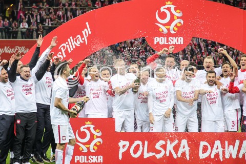  08.10.2017 WARSZAWA STADION NARODOWY <br />
PILKA NOZNA REPREZENTACJA KWALIFIKACJE DO MISTRZOSTW SWIATA ROSJA 2018<br />
Football European Qualifiers Fifa World Cup Russia 2018<br />
MECZ POLSKA - CZARNOGORA ( Poland - Montenegro )<br />
N/Z AWANS WYGRANA ZWYCIESTWO RADOSC EMOCJE ZAWODNICY ROBERT LEWANDOWSKI SZAMPANY RADOSC EMOCJE<br />
 