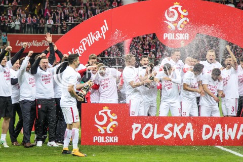  08.10.2017 WARSZAWA STADION NARODOWY <br />
PILKA NOZNA REPREZENTACJA KWALIFIKACJE DO MISTRZOSTW SWIATA ROSJA 2018<br />
Football European Qualifiers Fifa World Cup Russia 2018<br />
MECZ POLSKA - CZARNOGORA ( Poland - Montenegro )<br />
N/Z AWANS WYGRANA ZWYCIESTWO RADOSC EMOCJE ZAWODNICY ROBERT LEWANDOWSKI SZAMPANY RADOSC EMOCJE<br />
 