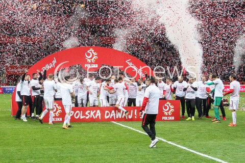  08.10.2017 WARSZAWA STADION NARODOWY <br />
PILKA NOZNA REPREZENTACJA KWALIFIKACJE DO MISTRZOSTW SWIATA ROSJA 2018<br />
Football European Qualifiers Fifa World Cup Russia 2018<br />
MECZ POLSKA - CZARNOGORA ( Poland - Montenegro )<br />
N/Z AWANS WYGRANA ZWYCIESTWO RADOSC EMOCJE ZAWODNICY ROBERT LEWANDOWSKI SZAMPANY RADOSC EMOCJE<br />
 