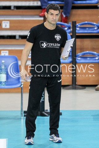  08.10.2017 RZESZOW <br />SIATKOWKA KOBIET SEZON 2017/2018 <br />V MIEDZYNARODOWY TURNIEJ O PUCHAR FIRMY DEVELOPRES<br />MECZ RC CANNES ? DEVELOPRES SKYRES RZESZOW <br />N/Z LORENZO MICELLI - I TRENER HEAD COACH SYLWETKA <br /> 